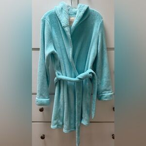 Super soft and cozy xhilaration fleecy robe with hood in size S/M